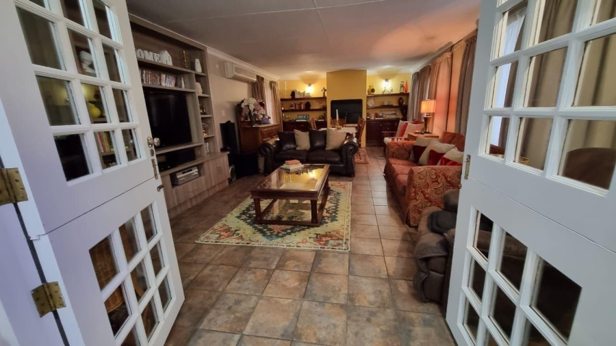 5 Bedroom Property for Sale in Kellys View Free State